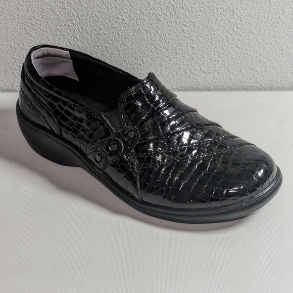 Aravon Shoes - Aravon DANIELLE-AR Women's NEW Slip-on Flats Black Leather Sz 7 2E Crocodile